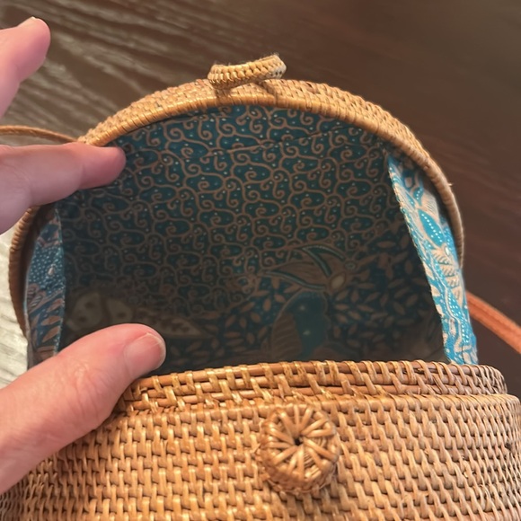 Round Rattan Crossbody - Picture 3 of 4